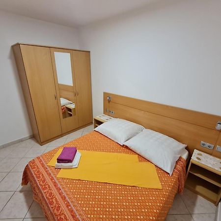 Apartmani Smiljanic Starigrad Paklenica Zimmer foto