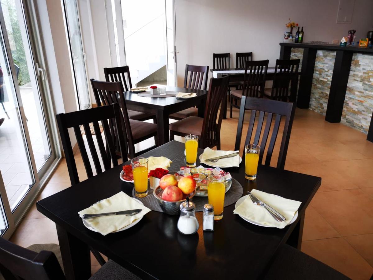 Apartmani Smiljanic Starigrad Paklenica Exterior foto