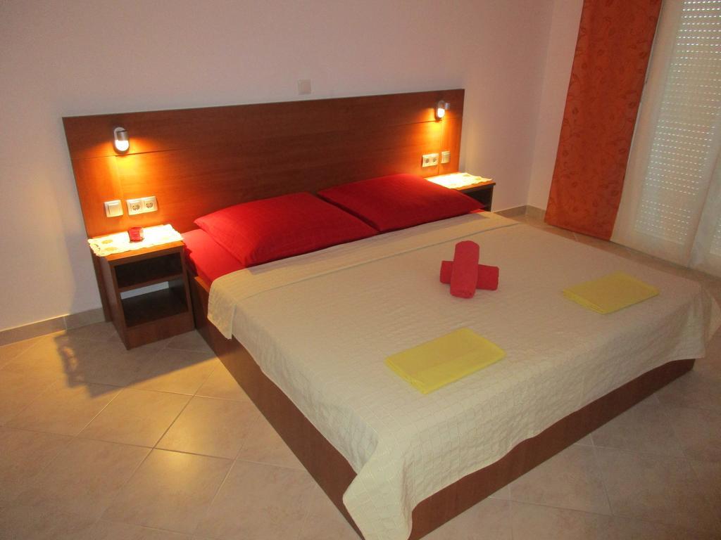 Apartmani Smiljanic Starigrad Paklenica Exterior foto