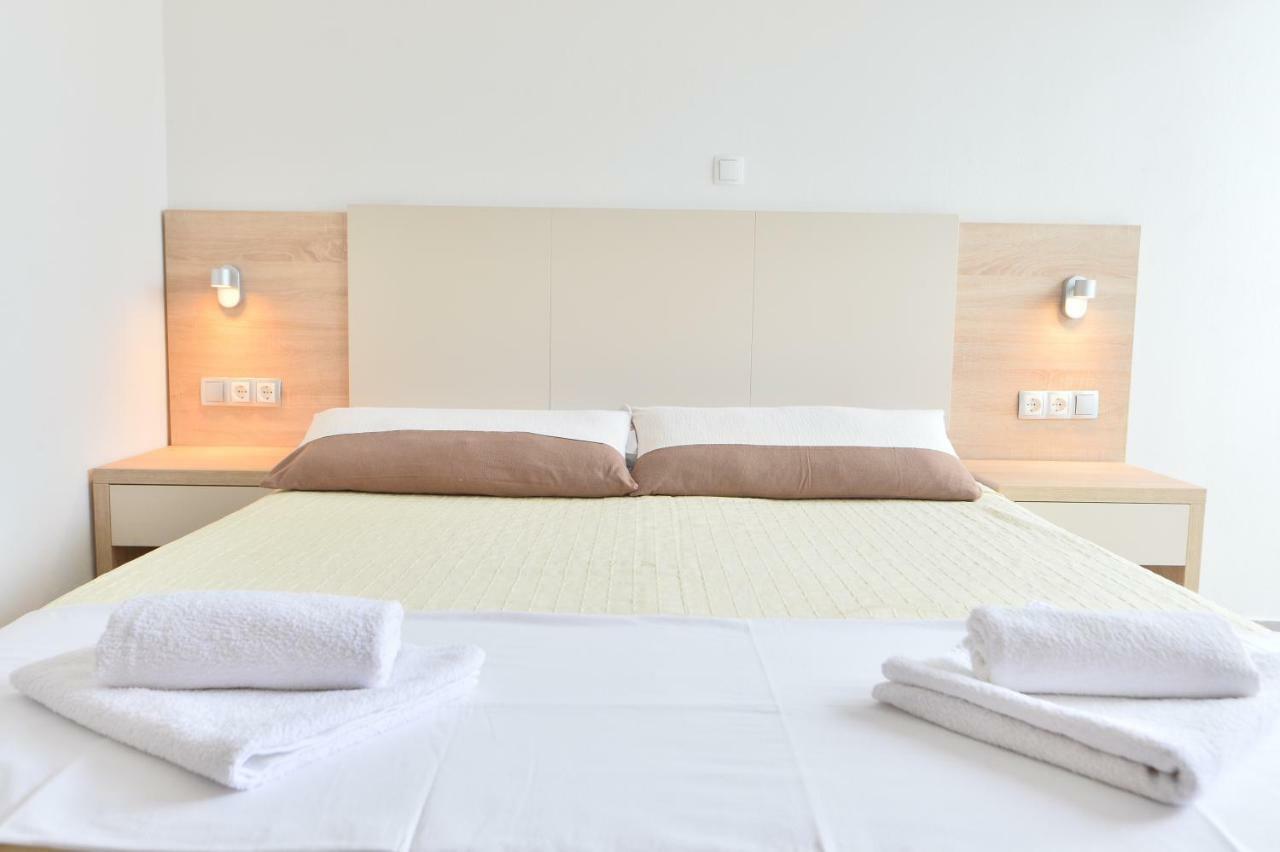 Apartmani Smiljanic Starigrad Paklenica Exterior foto