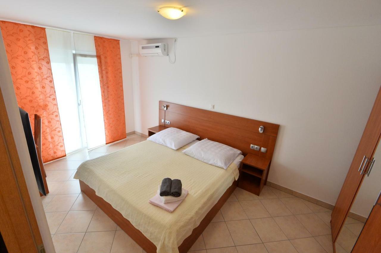 Apartmani Smiljanic Starigrad Paklenica Exterior foto